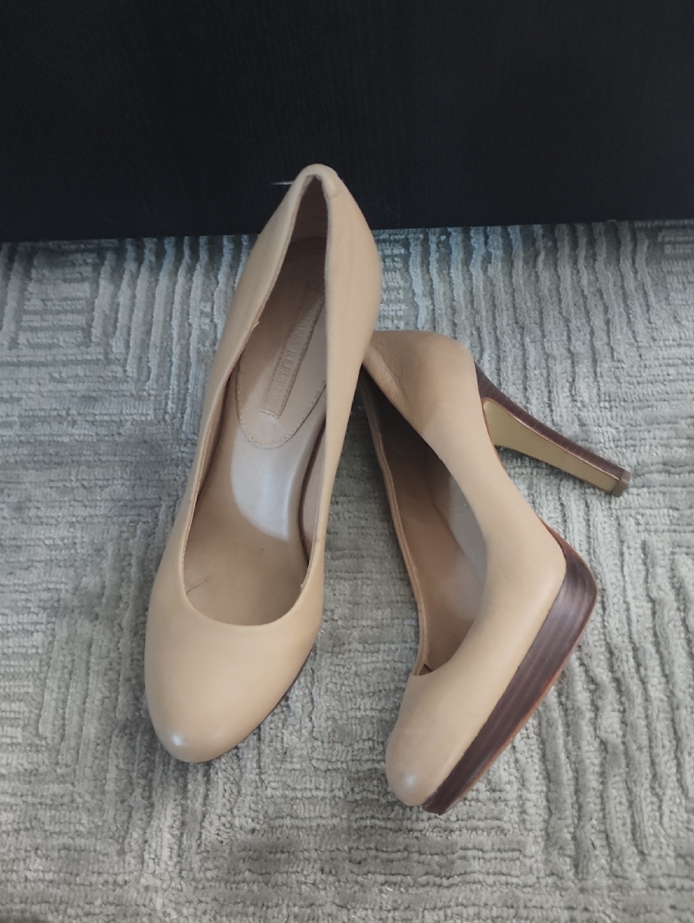 Banana Republic Beige Pump Heels